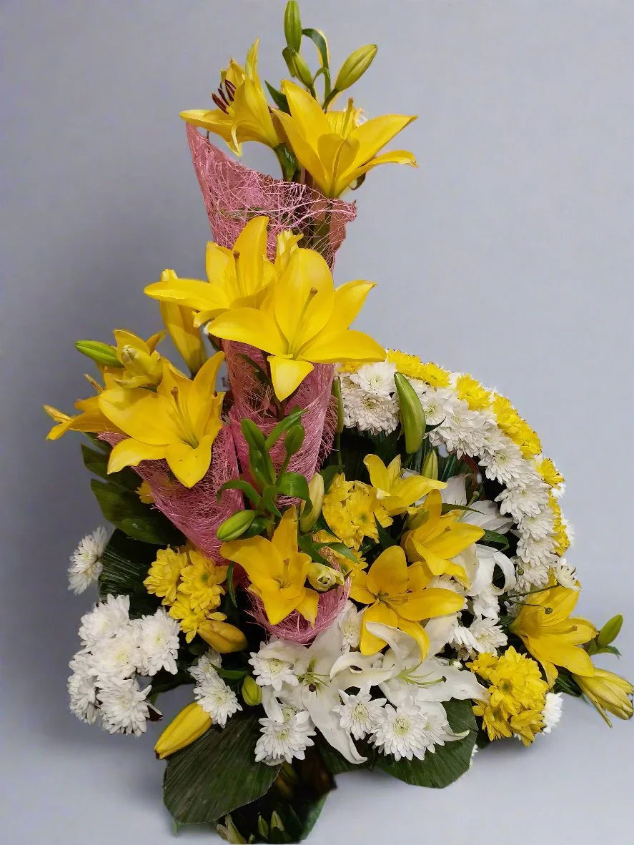 Yellow_Lilies_and_White_Daisies_Arrangement
