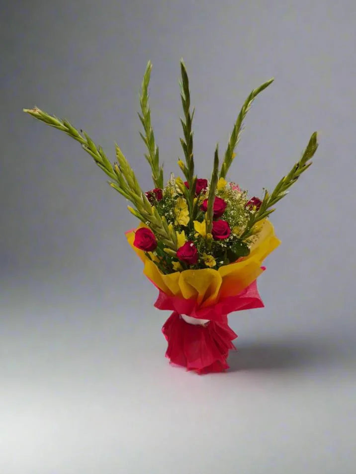 Green_Gladiolus_and_Rose_Bouquet