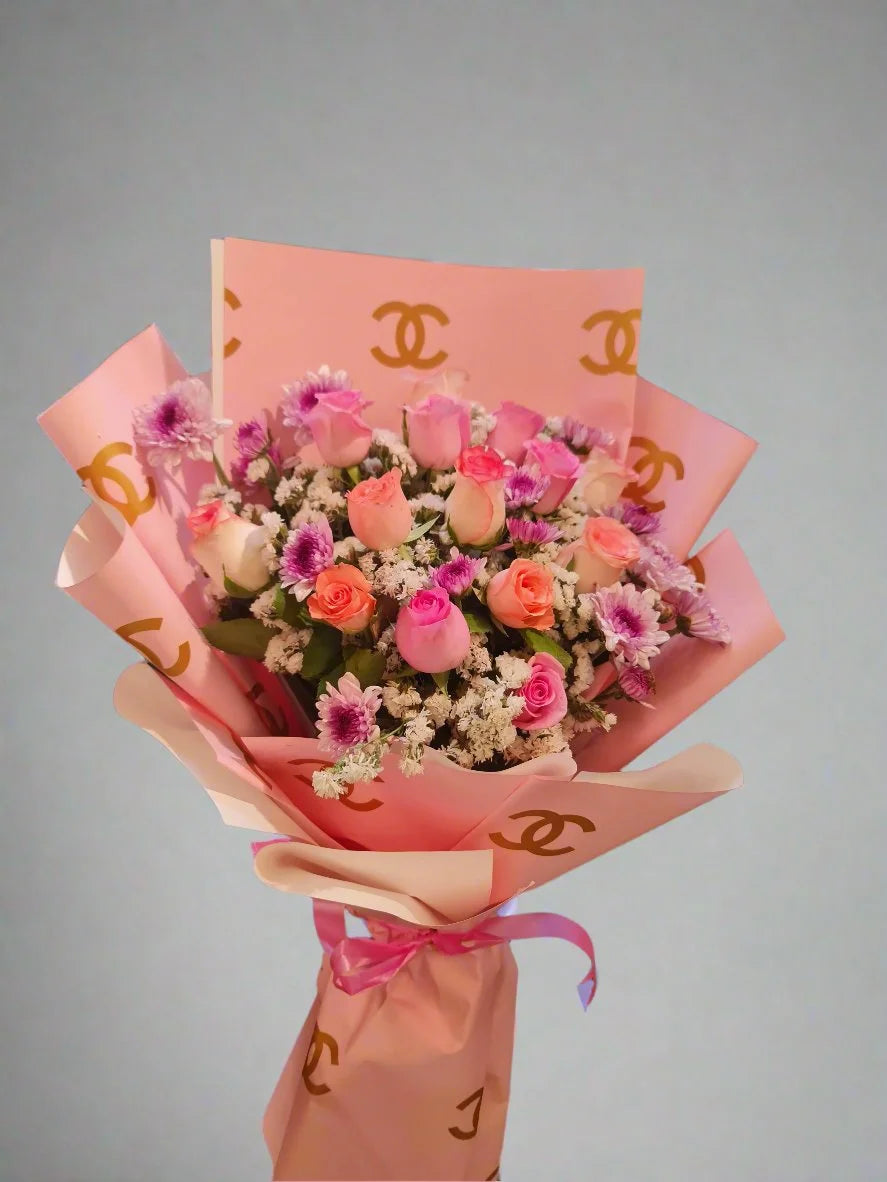 Roses_and_Daisies_in_Full_Bloom