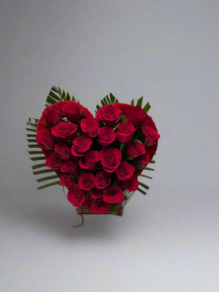 Heart-Shaped_Red_Roses