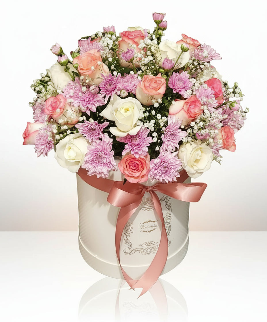 Discover the perfect gift with our vibrant carnation mix in a chic box. A timeless floral arrangement for every occasion.